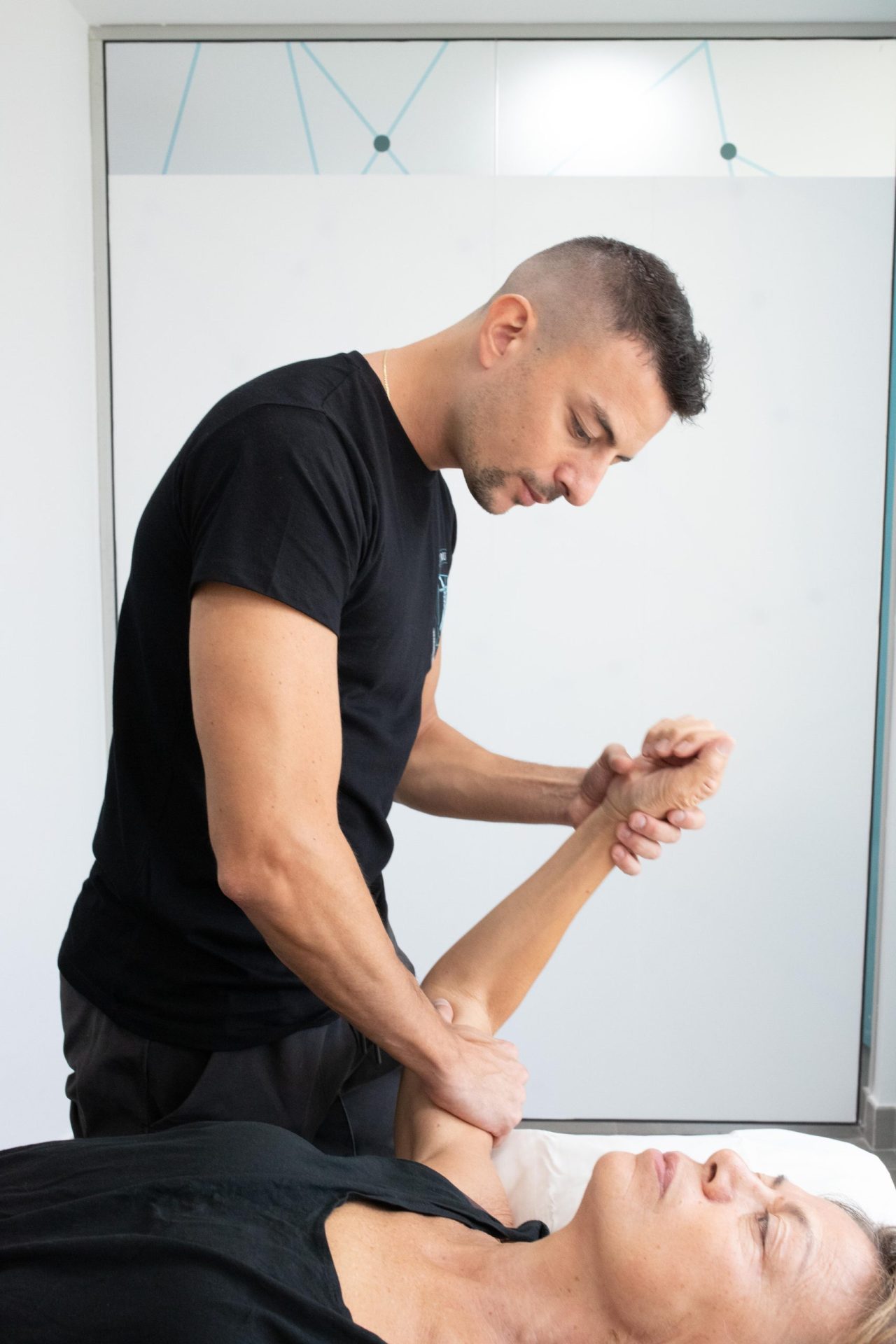 Exploring the Benefits of Manual Therapy in Physiotherapy